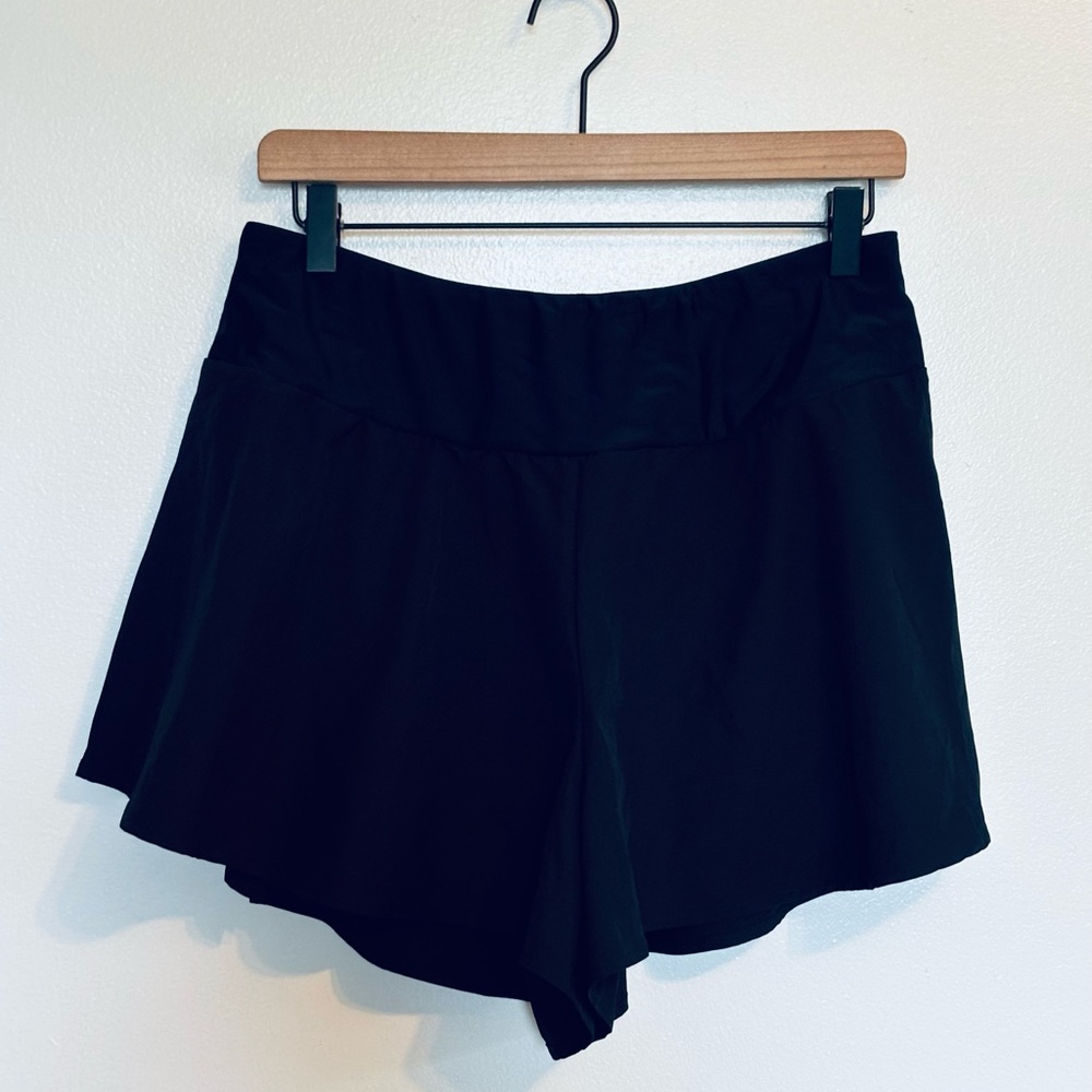 NWT baleaf active shorts with seam waistline pocket size large, spf 50+